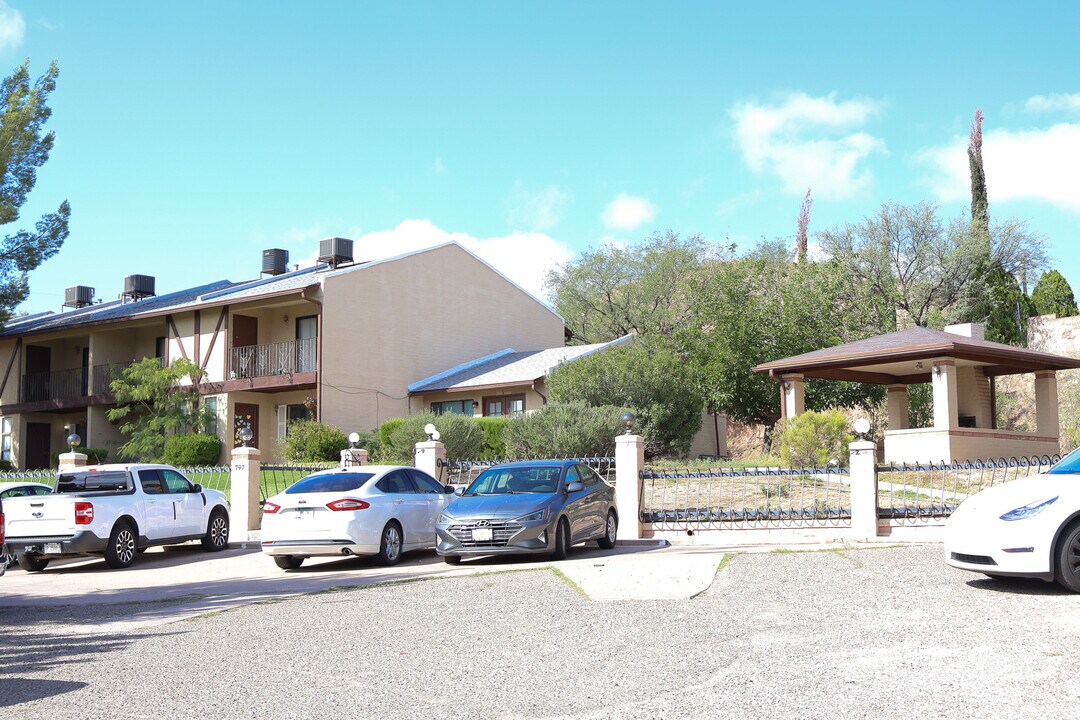 797 W Mesa Verde Dr in Nogales, AZ - Building Photo