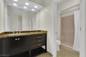 2000 Royal Marco Way in Marco Island, FL - Foto de edificio - Building Photo