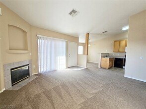 4730 E Craig Rd, Unit 2052 in Las Vegas, NV - Building Photo - Building Photo