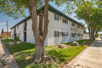 Courtyard Apartments in Amarillo, TX - Foto de edificio - Building Photo