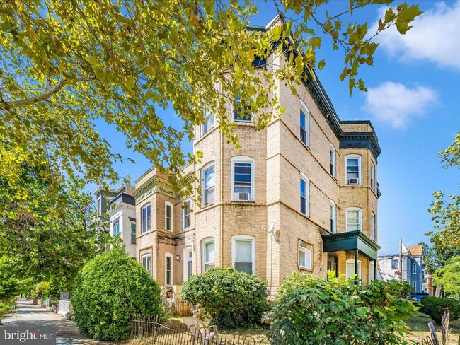 60 Q St NE in Washington, DC - Building Photo - Building Photo