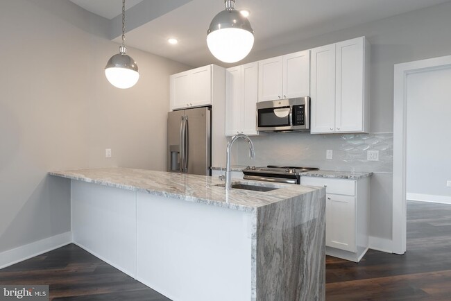 1555 Ridge Ave, Unit 201 in Philadelphia, PA - Building Photo - Building Photo