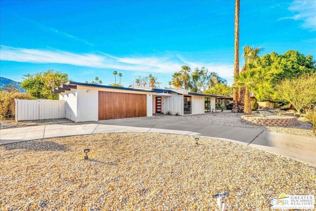 40851 Bob Hope Dr in Rancho Mirage, CA - Building Photo