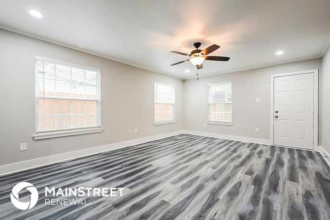 3923 Metropolitan Ave in Dallas, TX - Building Photo - Building Photo