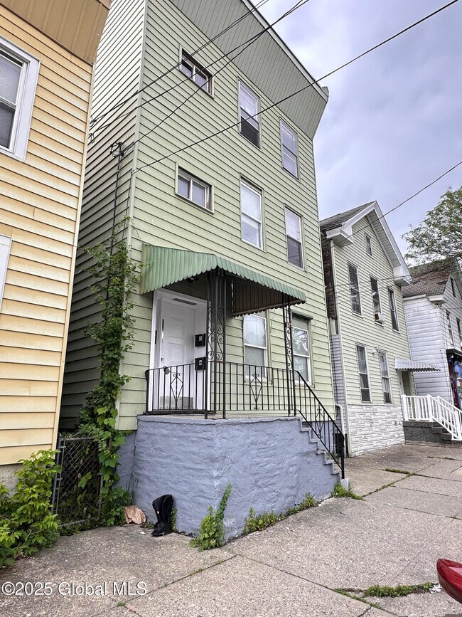 129 Main St in Cohoes, NY - Building Photo - Building Photo
