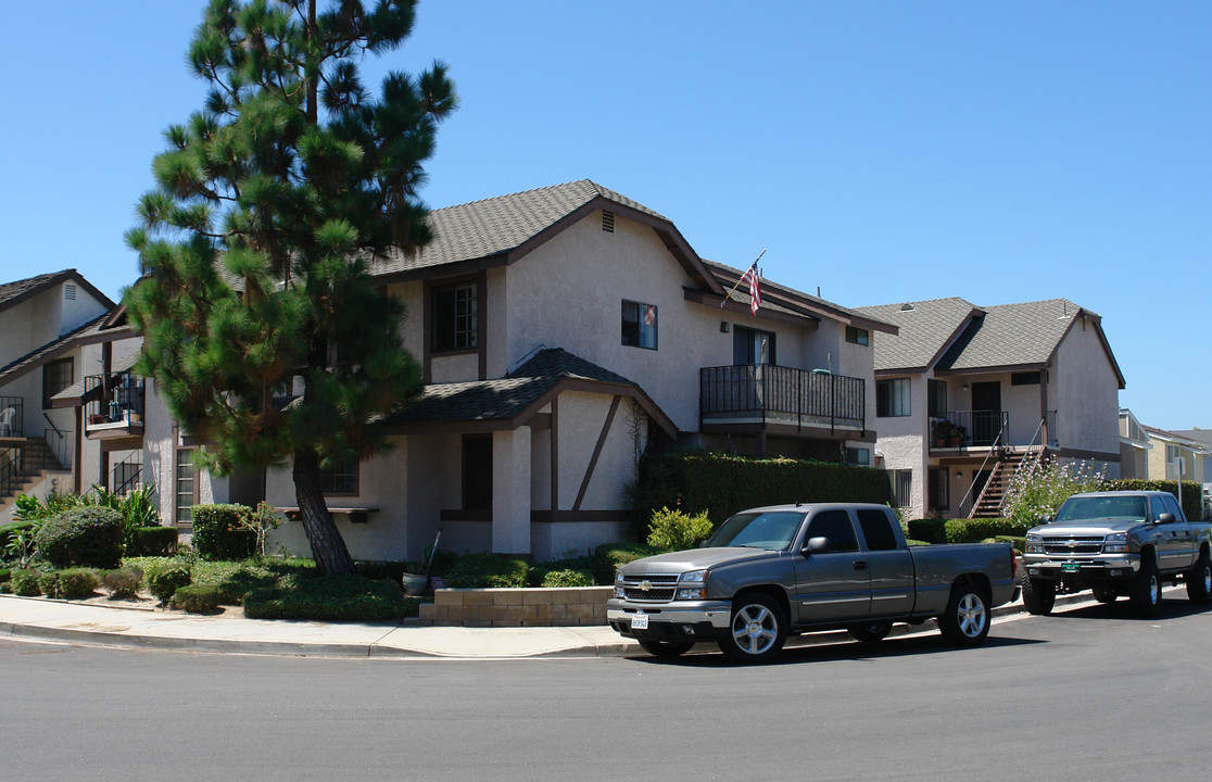 16651 Island Cir in Huntington Beach, CA - Building Photo