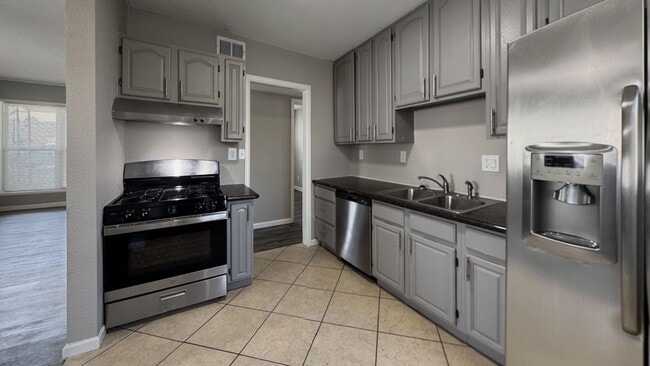 911 Zion St in Aurora, CO - Building Photo - Building Photo