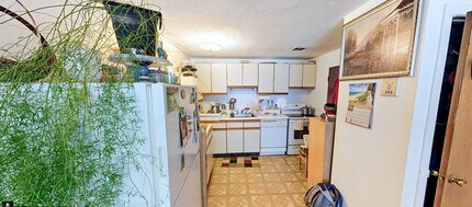 365 Faneuil St, Unit 12 in Boston, MA - Foto de edificio - Building Photo