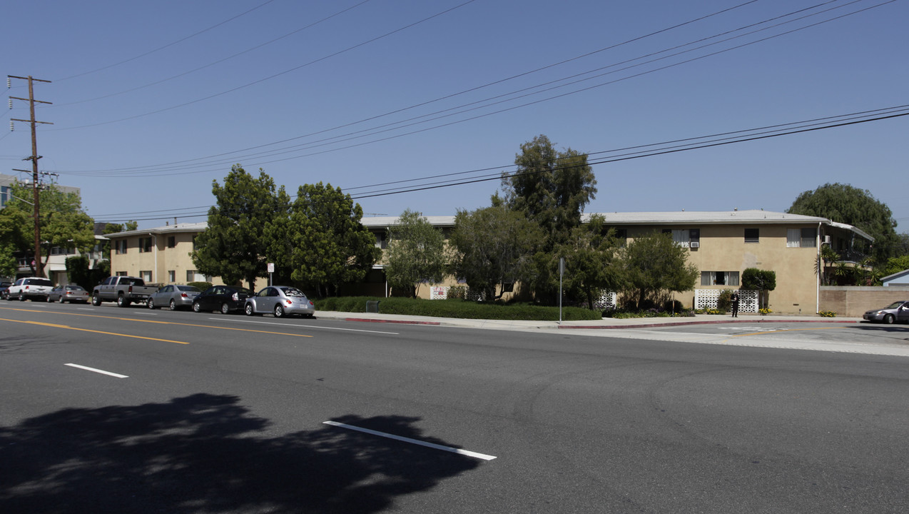 La Fontanella in Burbank, CA - Building Photo