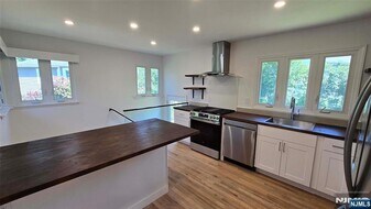 40 Beechwood Rd in Cresskill, NJ - Building Photo