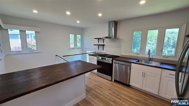 property at 40 Beechwood Rd