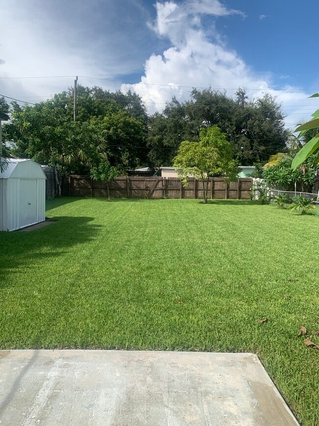 238 SW 9th St in Dania Beach, FL - Building Photo - Building Photo