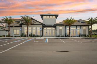 Avion Apartments in Jacksonville, FL - Foto de edificio - Building Photo
