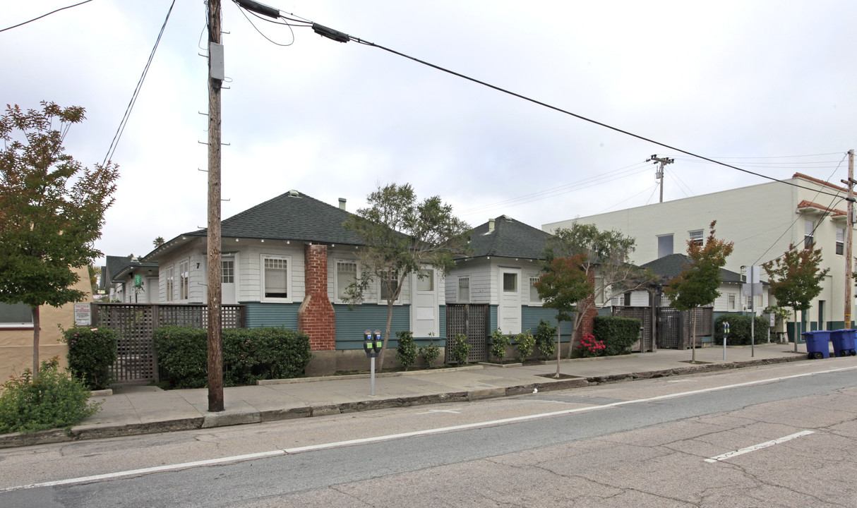 217 Riverside Ave in Santa Cruz, CA - Building Photo