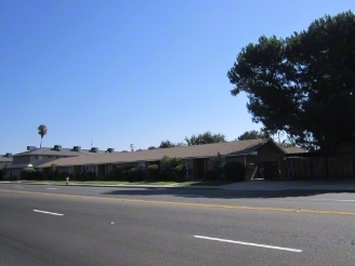 935 Minnewawa Ave in Clovis, CA - Foto de edificio - Building Photo