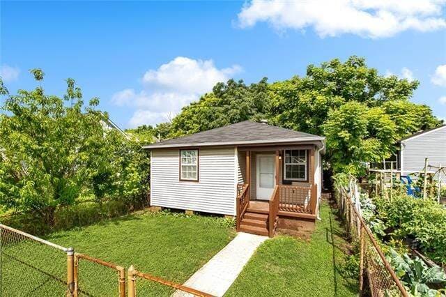 property at 811 Tricou St