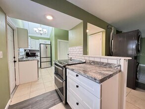 12301 N 58th St in Tampa, FL - Building Photo - Building Photo