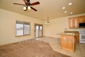 3862 W Scarlet Sage Way in South Jordan, UT - Building Photo - Building Photo