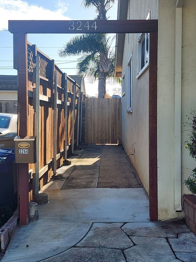 3244 Channel Dr in Ventura, CA - Building Photo - Building Photo