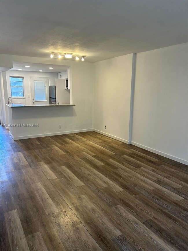 500 NE 12th Ave in Hallandale Beach, FL - Building Photo - Building Photo