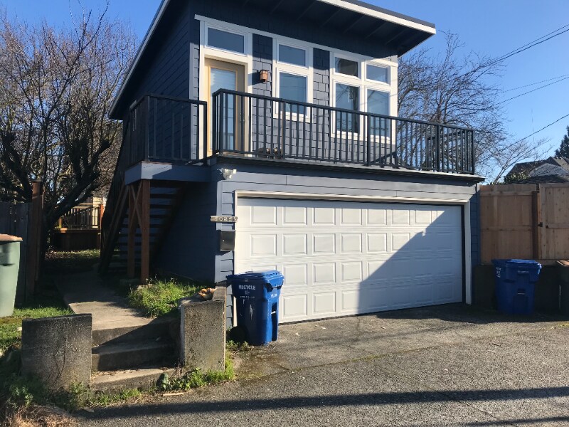 5025 36th Ave SW in Seattle, WA - Building Photo