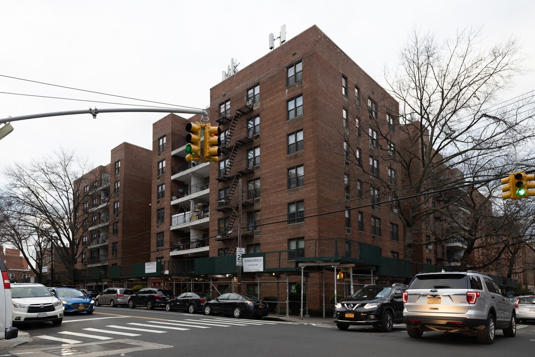 3825 Parsons Blvd in Flushing, NY - Building Photo
