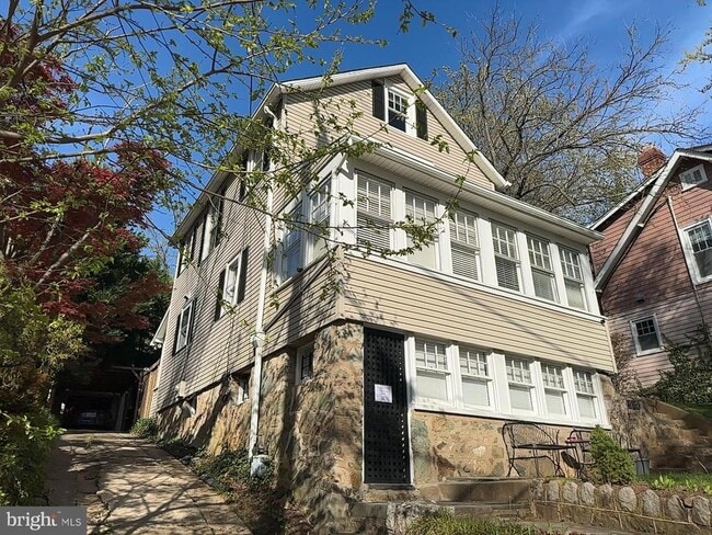 5067 MacArthur Blvd NW in Washington, DC - Building Photo - Building Photo