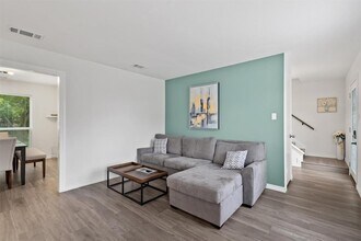 405 E Logan St in Round Rock, TX - Building Photo - Building Photo