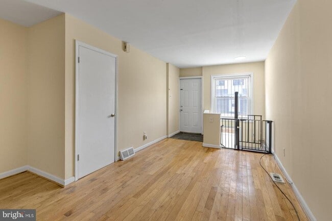 711 S 5th St in Philadelphia, PA - Building Photo - Building Photo