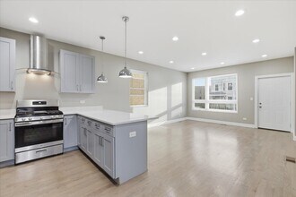 1048 N Lawndale Ave in Chicago, IL - Building Photo - Building Photo