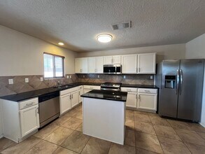 573 Creekside Ave SW in Los Lunas, NM - Building Photo - Building Photo