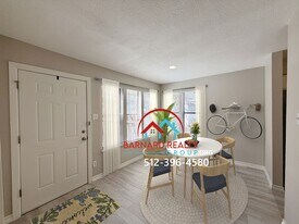 402 N Fredericksburg St in San Marcos, TX - Building Photo