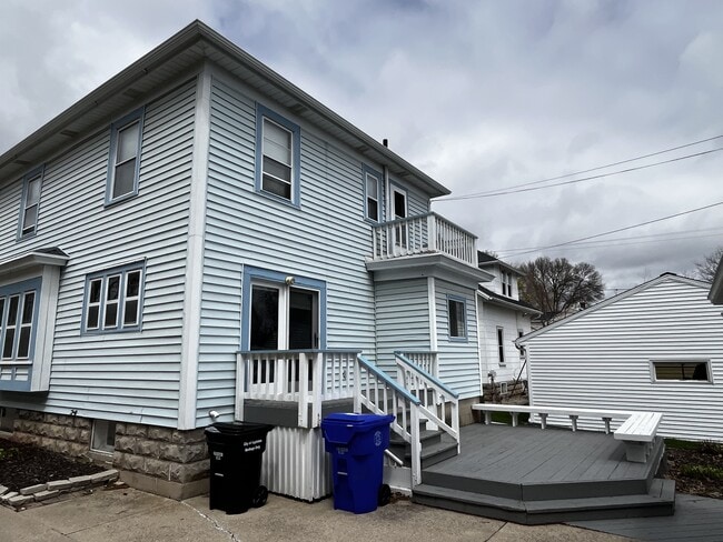 property at 1420 N Oneida St