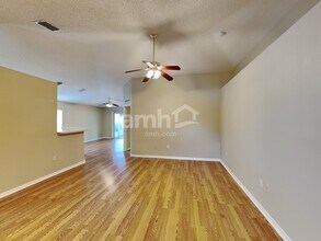 7242 Oxfordshire Ave in Jacksonville, FL - Foto de edificio - Building Photo