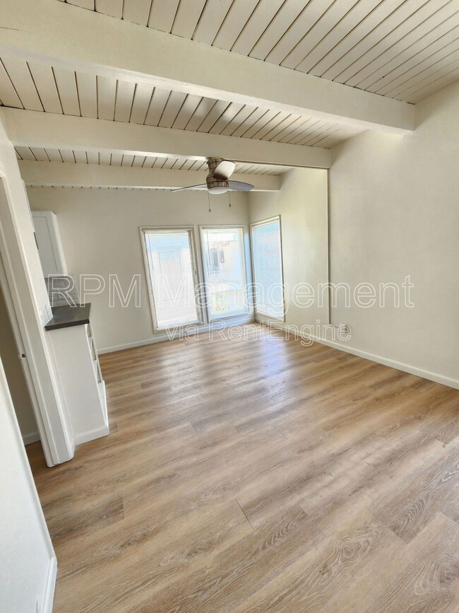 1909 Beachwood Dr in Los Angeles, CA - Building Photo - Building Photo