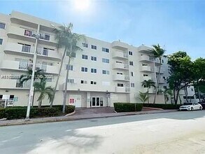6801 Harding Ave in Miami Beach, FL - Foto de edificio - Building Photo