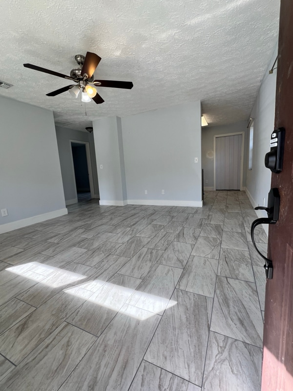 2134 Sibley Ave in Fort Pierce, FL - Foto de edificio - Building Photo