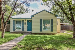 2305 30th St in Lubbock, TX - Building Photo