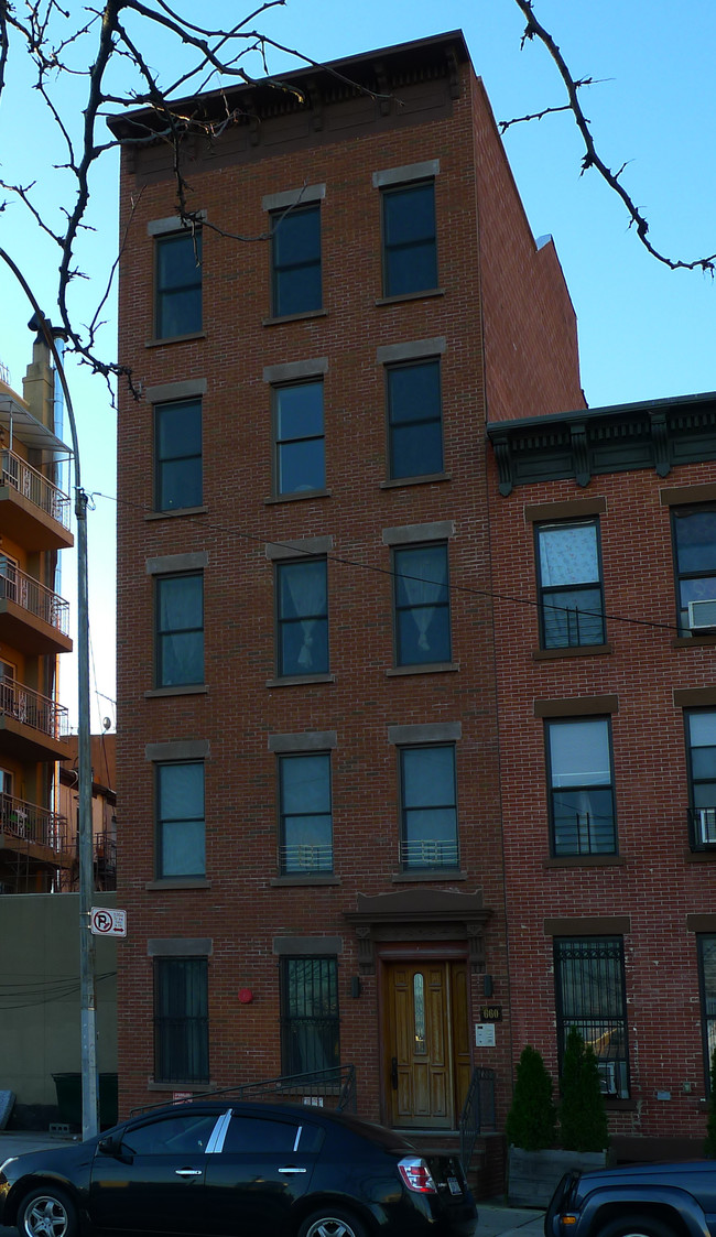 660 Dean St in Brooklyn, NY - Foto de edificio - Building Photo