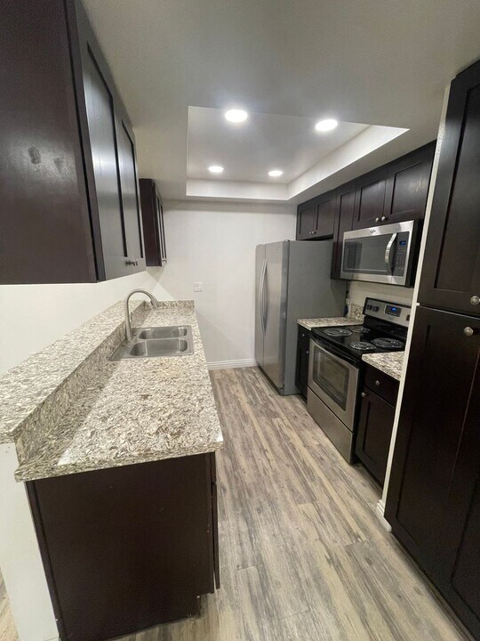 5999 Rancho Mission Rd in San Diego, CA - Building Photo