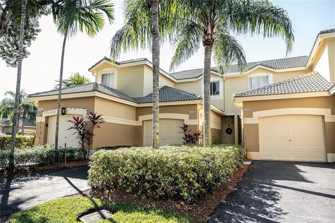 2093 Pasa Verde Ln in Weston, FL - Building Photo