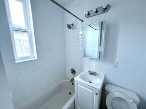 241 E Broadway, Unit 2M in Long Beach, NY - Building Photo - Building Photo