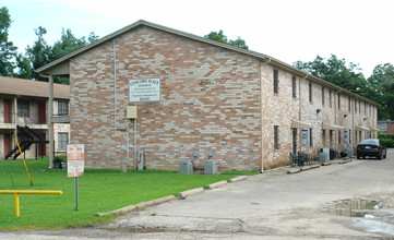 Concord Place Apartments in Beaumont, TX - Building Photo - Building Photo