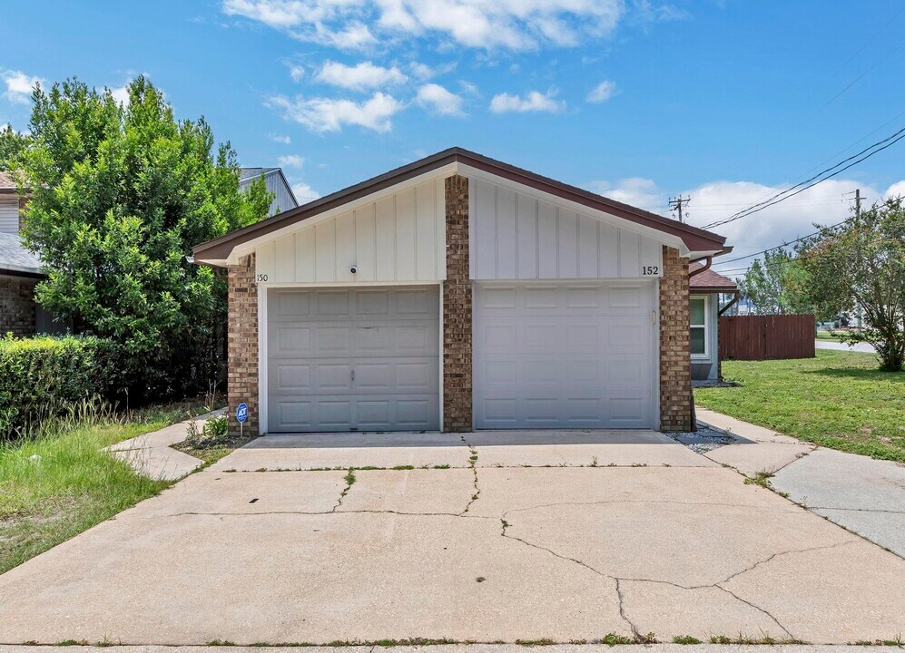 152 Opp Blvd NE in Fort Walton Beach, FL - Building Photo