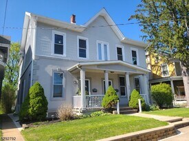 154 W Washington Ave in Washington, NJ - Building Photo