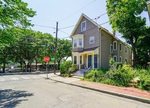 31-33 Rockingham St in Cambridge, MA - Building Photo - Building Photo