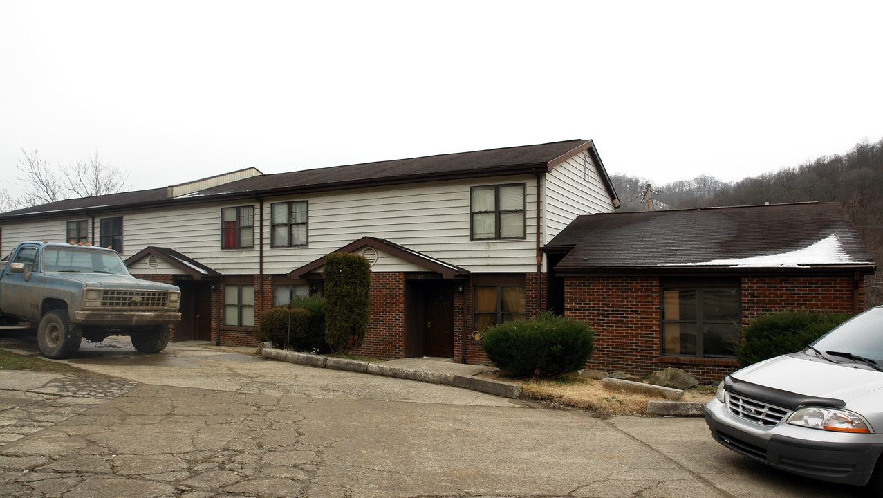 Lana Kay Apartments in Chapmanville, WV - Building Photo