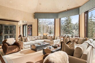 64 Pitkin Way in Aspen, CO - Building Photo - Building Photo