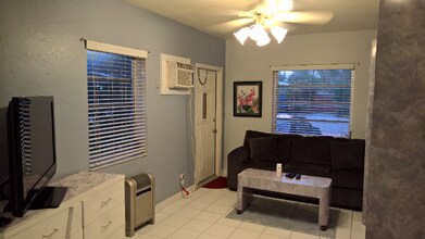 1948 Roosevelt St in Hollywood, FL - Building Photo - Building Photo