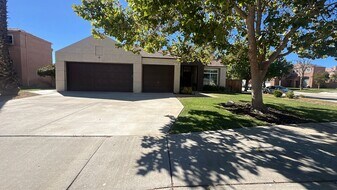 2556 Cloverdale Ct in Palmdale, CA - Building Photo